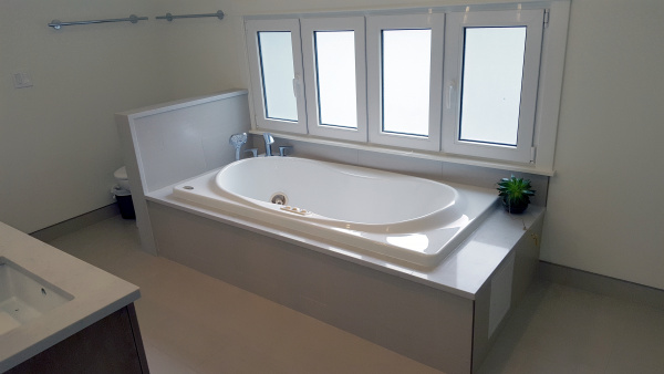 Jacuzzi bathtub