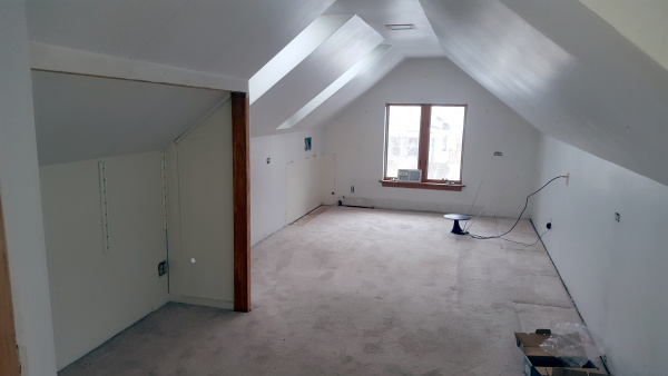 Bedroom before remodeling