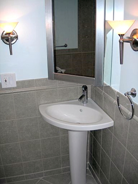 Corner sink and mirror