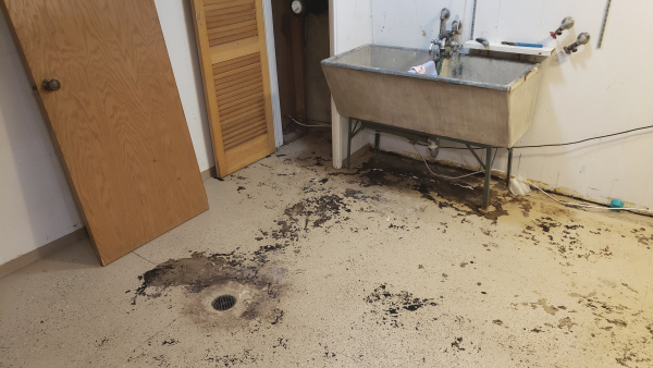 Laundry room before renovation
