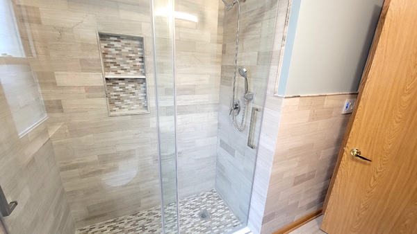 Natural stone tiles on the walls and floor