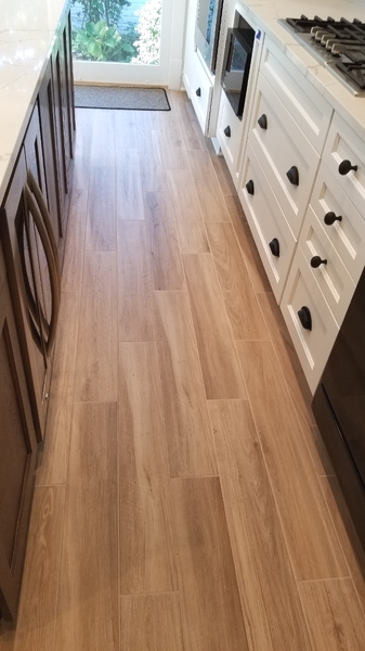 Porcelain floor tile