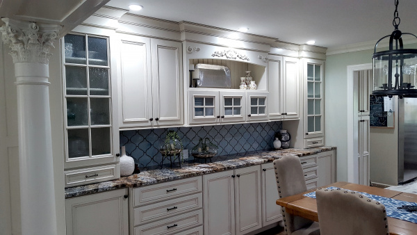 Kitchen cabinets with ceramic backsplash